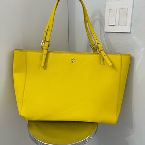 New Condition/ Tory Burch tote ☀️☀️